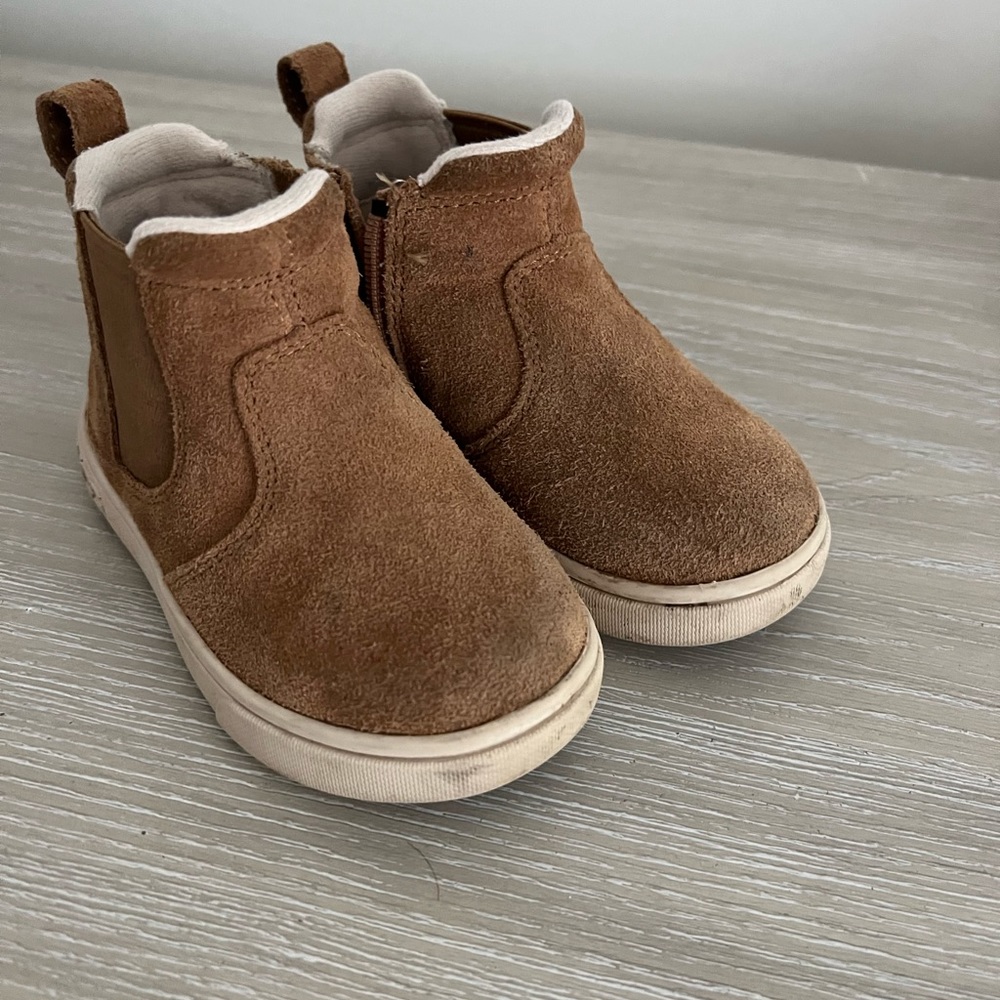 Brown Ugg toddler boots size 7